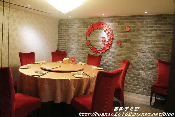 極鮮饌：【台北大安區】東區複合式創意料理『極鮮饌』激推 龍膽石斑魯肉飯、 蘿蔓龍膽石斑鬆、披著HAPPY的花枝、雪蛤香梨排骨湯、忠孝敦化站~