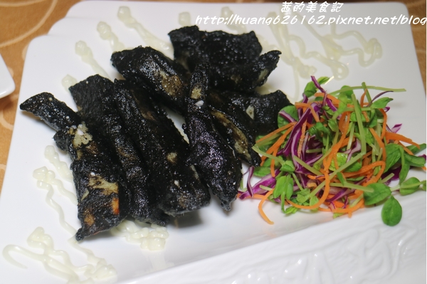 極鮮饌：【台北大安區】東區複合式創意料理『極鮮饌』激推 龍膽石斑魯肉飯、 蘿蔓龍膽石斑鬆、披著HAPPY的花枝、雪蛤香梨排骨湯、忠孝敦化站~