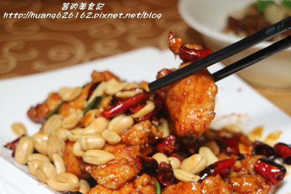 極鮮饌：【台北大安區】東區複合式創意料理『極鮮饌』激推 龍膽石斑魯肉飯、 蘿蔓龍膽石斑鬆、披著HAPPY的花枝、雪蛤香梨排骨湯、忠孝敦化站~