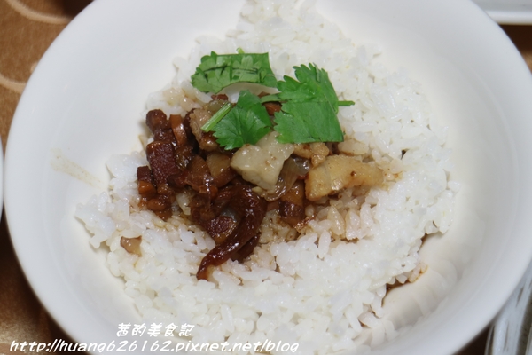 極鮮饌：【台北大安區】東區複合式創意料理『極鮮饌』激推 龍膽石斑魯肉飯、 蘿蔓龍膽石斑鬆、披著HAPPY的花枝、雪蛤香梨排骨湯、忠孝敦化站~