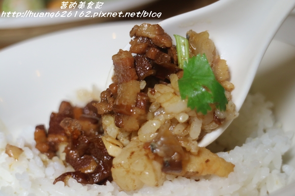 極鮮饌：【台北大安區】東區複合式創意料理『極鮮饌』激推 龍膽石斑魯肉飯、 蘿蔓龍膽石斑鬆、披著HAPPY的花枝、雪蛤香梨排骨湯、忠孝敦化站~