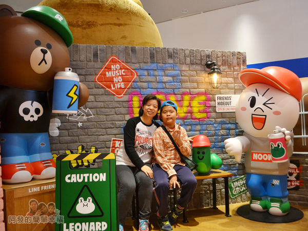 LINE專賣店19-饅頭人與熊大拍照區