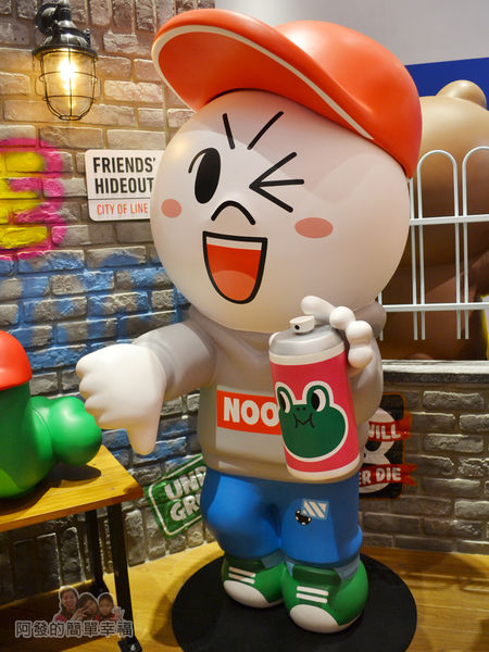 LINE專賣店20-饅頭人與熊大拍照區-饅頭人