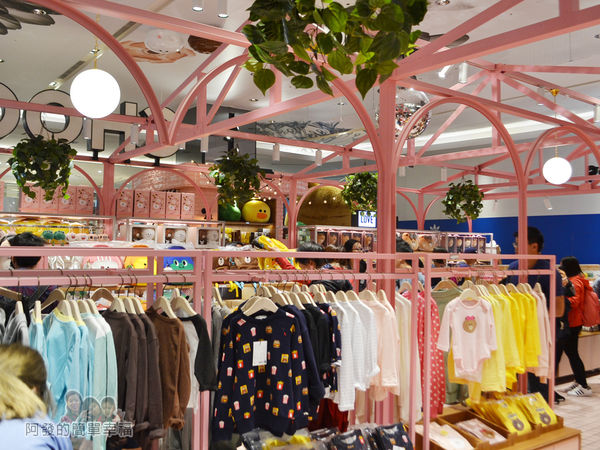 LINE專賣店08-服飾區