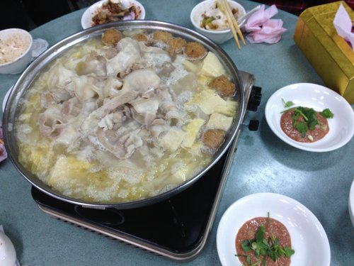 「面對麵 新店 酸菜白肉」的圖片搜尋結果