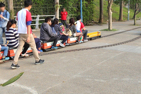 米田貢：【南投景點】埔里親子旅遊新景點米田貢~免門票入園/搭乘鐵道小火車/木製溜滑梯和沙坑/免費試吃整顆的米製水果酥