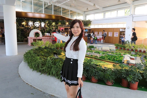 米田貢：【南投景點】埔里親子旅遊新景點米田貢~免門票入園/搭乘鐵道小火車/木製溜滑梯和沙坑/免費試吃整顆的米製水果酥