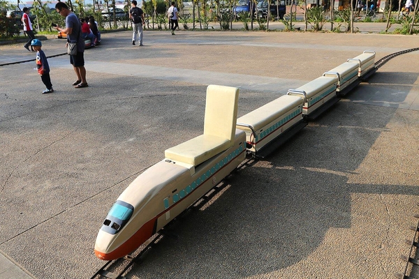 米田貢：【南投景點】埔里親子旅遊新景點米田貢~免門票入園/搭乘鐵道小火車/木製溜滑梯和沙坑/免費試吃整顆的米製水果酥