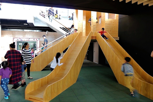 米田貢：【南投景點】埔里親子旅遊新景點米田貢~免門票入園/搭乘鐵道小火車/木製溜滑梯和沙坑/免費試吃整顆的米製水果酥