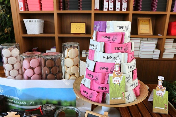 米田貢：【南投景點】埔里親子旅遊新景點米田貢~免門票入園/搭乘鐵道小火車/木製溜滑梯和沙坑/免費試吃整顆的米製水果酥