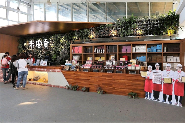 米田貢：【南投景點】埔里親子旅遊新景點米田貢~免門票入園/搭乘鐵道小火車/木製溜滑梯和沙坑/免費試吃整顆的米製水果酥