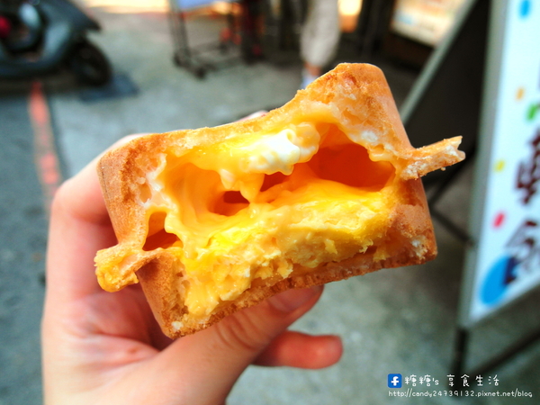 伍師傅車輪餅(南屯店):〖台中│美食〗伍師傅車輪餅(南屯店) ❤ 外皮超酥脆,內餡包起司薯餅好特別,還有起司蛋、奶油珍珠、冰淇淋等多種口味!!