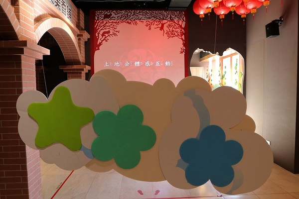 桃園市土地公文化館：【桃園景點】桃園市新景點~土地公文化館/好多種語音導覽跟互動遊戲/親子旅遊好去處/免費提供戲服來唱戲/廟宇建築及熱鬧的慶典活動