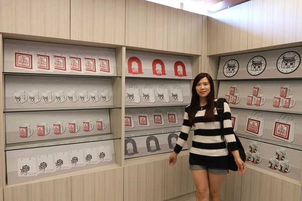 桃園市土地公文化館：【桃園景點】桃園市新景點~土地公文化館/好多種語音導覽跟互動遊戲/親子旅遊好去處/免費提供戲服來唱戲/廟宇建築及熱鬧的慶典活動