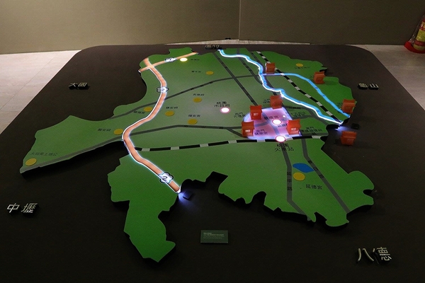 桃園市土地公文化館：【桃園景點】桃園市新景點~土地公文化館/好多種語音導覽跟互動遊戲/親子旅遊好去處/免費提供戲服來唱戲/廟宇建築及熱鬧的慶典活動