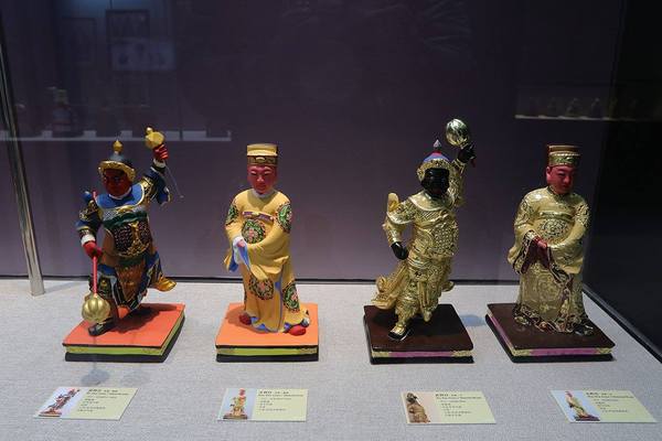 桃園市土地公文化館：【桃園景點】桃園市新景點~土地公文化館/好多種語音導覽跟互動遊戲/親子旅遊好去處/免費提供戲服來唱戲/廟宇建築及熱鬧的慶典活動