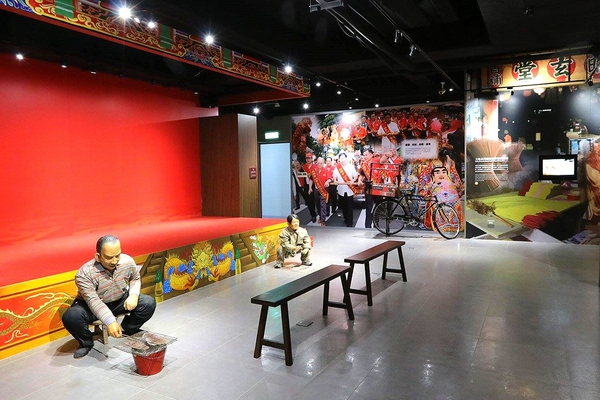 桃園市土地公文化館：【桃園景點】桃園市新景點~土地公文化館/好多種語音導覽跟互動遊戲/親子旅遊好去處/免費提供戲服來唱戲/廟宇建築及熱鬧的慶典活動