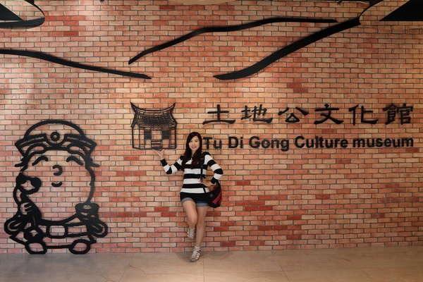 桃園市土地公文化館：【桃園景點】桃園市新景點~土地公文化館/好多種語音導覽跟互動遊戲/親子旅遊好去處/免費提供戲服來唱戲/廟宇建築及熱鬧的慶典活動