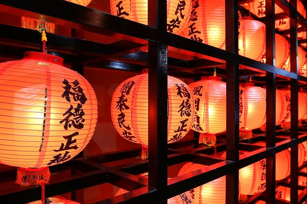 桃園市土地公文化館：【桃園景點】桃園市新景點~土地公文化館/好多種語音導覽跟互動遊戲/親子旅遊好去處/免費提供戲服來唱戲/廟宇建築及熱鬧的慶典活動