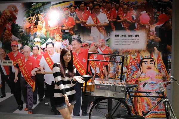 桃園市土地公文化館：【桃園景點】桃園市新景點~土地公文化館/好多種語音導覽跟互動遊戲/親子旅遊好去處/免費提供戲服來唱戲/廟宇建築及熱鬧的慶典活動