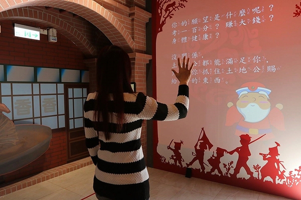 桃園市土地公文化館：【桃園景點】桃園市新景點~土地公文化館/好多種語音導覽跟互動遊戲/親子旅遊好去處/免費提供戲服來唱戲/廟宇建築及熱鬧的慶典活動