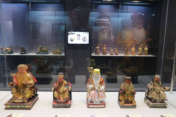 桃園市土地公文化館：【桃園景點】桃園市新景點~土地公文化館/好多種語音導覽跟互動遊戲/親子旅遊好去處/免費提供戲服來唱戲/廟宇建築及熱鬧的慶典活動