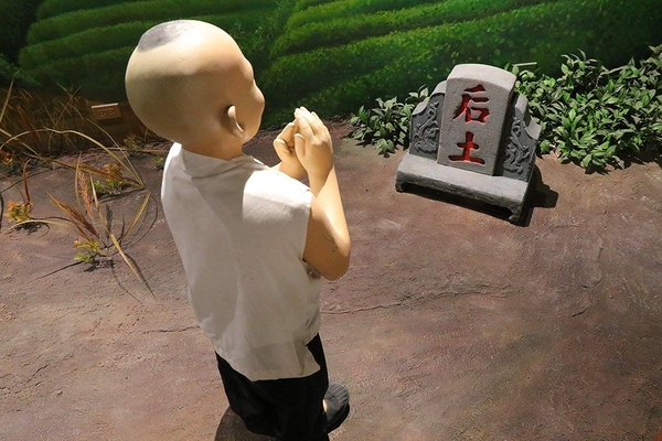 桃園市土地公文化館：【桃園景點】桃園市新景點~土地公文化館/好多種語音導覽跟互動遊戲/親子旅遊好去處/免費提供戲服來唱戲/廟宇建築及熱鬧的慶典活動