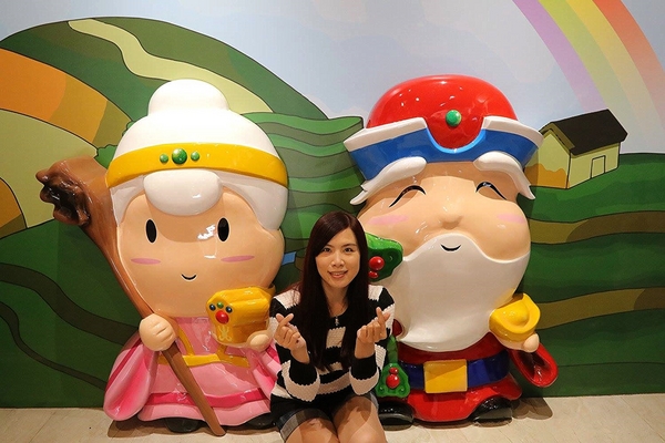 桃園市土地公文化館：【桃園景點】桃園市新景點~土地公文化館/好多種語音導覽跟互動遊戲/親子旅遊好去處/免費提供戲服來唱戲/廟宇建築及熱鬧的慶典活動