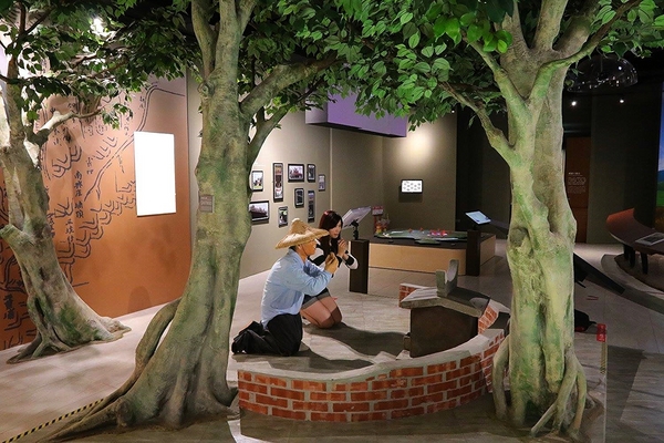 桃園市土地公文化館：【桃園景點】桃園市新景點~土地公文化館/好多種語音導覽跟互動遊戲/親子旅遊好去處/免費提供戲服來唱戲/廟宇建築及熱鬧的慶典活動