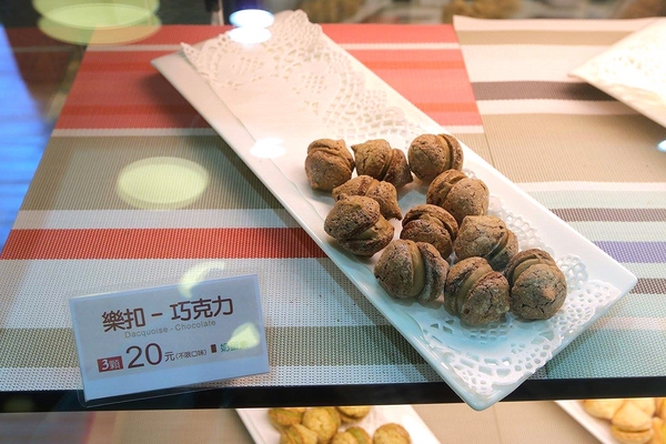 BORTALE博樂里:【嘉義食記】BORTALE博樂里~福義軒博物館店/涼蛋捲香芋和手工樂扣/台式的精緻下午茶,進駐在博物館裡,打造豪華舒適的用餐環境,卻是平價的消費,結合自家的美味餅乾,研發出新口味所提供出來的特色餐點