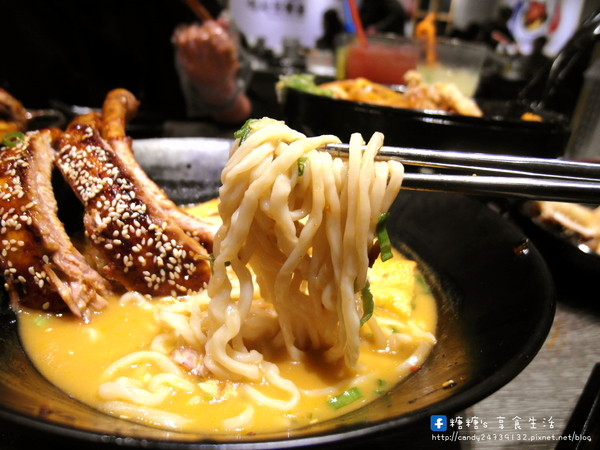 打啵G(台中大隆店)：〖台中│美食〗打啵G-台中大隆店 ❤ 超強韓流來襲~打啵G-台灣4號店於大隆路盛大開幕!!超澎派＂皇冠炸雞＂大隆店限定登場!!