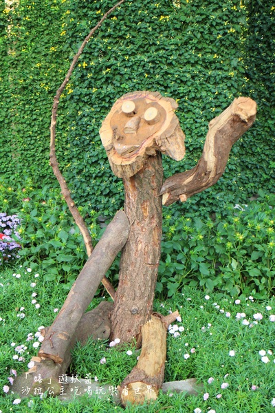 2015士林官邸菊花展：2015士林官邸菊花展『嬉遊秋菊』內含士林、劍潭捷運站週邊美食