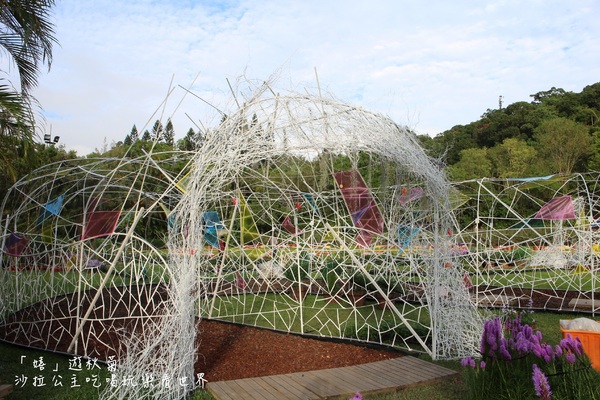 2015士林官邸菊花展：2015士林官邸菊花展『嬉遊秋菊』內含士林、劍潭捷運站週邊美食