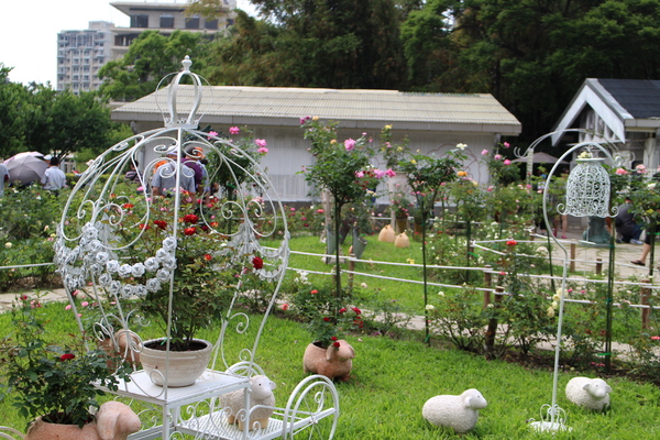 2015玫瑰花展：春日微旅行「2015玫瑰花展」(4/1~4/12)士林官邸/士林捷運站