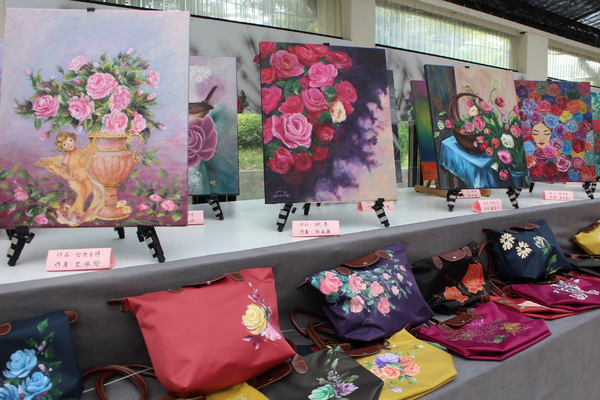 2015玫瑰花展：春日微旅行「2015玫瑰花展」(4/1~4/12)士林官邸/士林捷運站