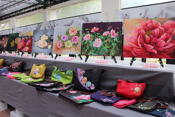 2015玫瑰花展：春日微旅行「2015玫瑰花展」(4/1~4/12)士林官邸/士林捷運站