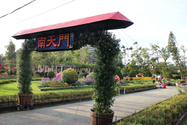 2015士林官邸菊花展：2015士林官邸菊花展『嬉遊秋菊』內含士林、劍潭捷運站週邊美食