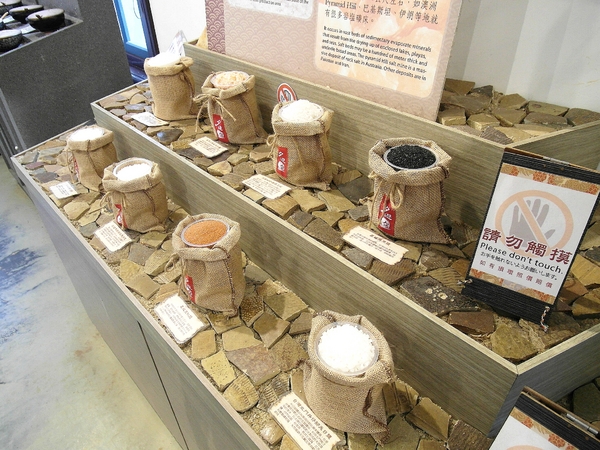 夕遊出張所(安平分室):【台南】必去熱門景點。夕遊出張所──免費/日系/鹽味冰淇淋/繽紛366種生日鹽!(文末推薦安平景點