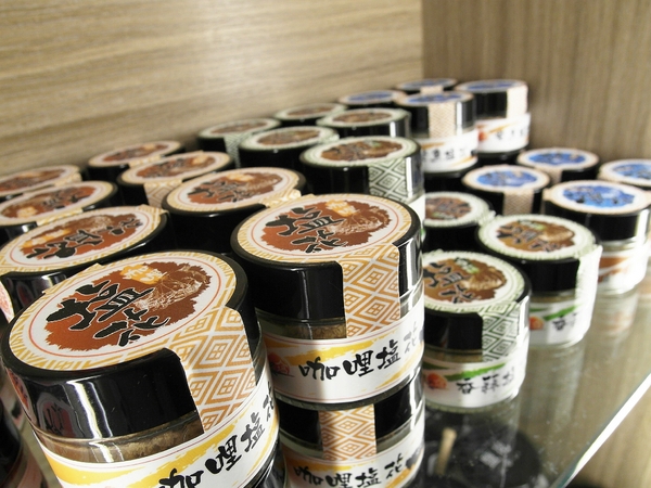 夕遊出張所(安平分室):【台南】必去熱門景點。夕遊出張所──免費/日系/鹽味冰淇淋/繽紛366種生日鹽!(文末推薦安平景點