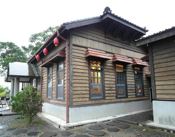 夕遊出張所(安平分室):【台南】必去熱門景點。夕遊出張所──免費/日系/鹽味冰淇淋/繽紛366種生日鹽!(文末推薦安平景點