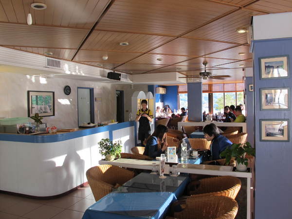 大溪湖畔咖啡：(胖樺食記)桃園大溪湖畔咖啡。世外桃源的人間仙境讓人如癡如醉。