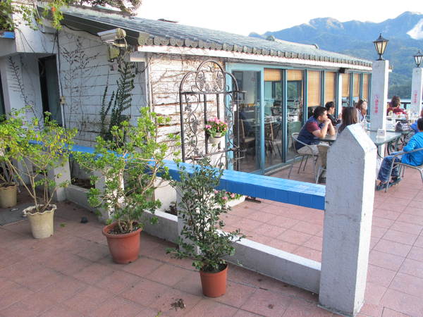 大溪湖畔咖啡:(胖樺食記)桃園大溪湖畔咖啡。世外桃源的人間仙境讓人如癡如醉。