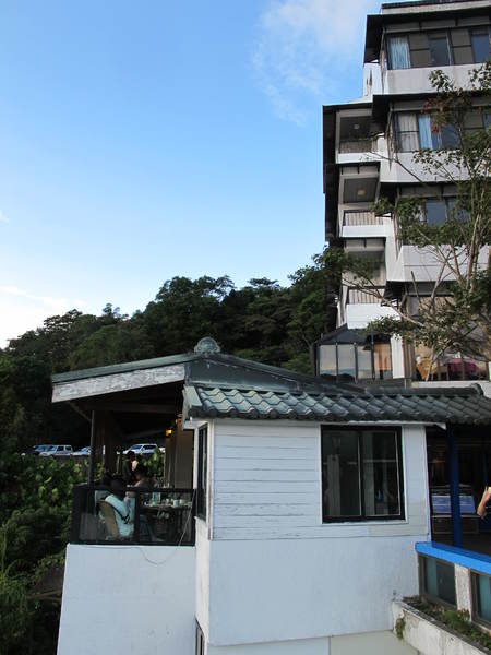 大溪湖畔咖啡：(胖樺食記)桃園大溪湖畔咖啡。世外桃源的人間仙境讓人如癡如醉。