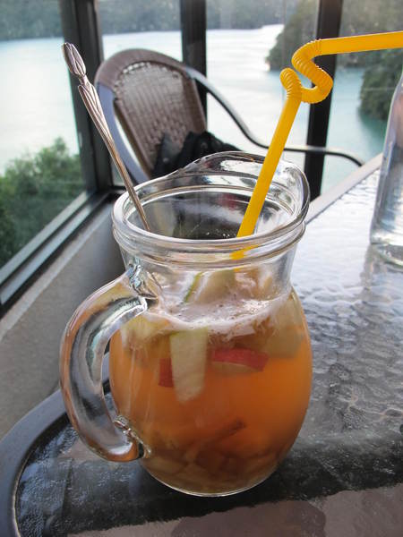 大溪湖畔咖啡：(胖樺食記)桃園大溪湖畔咖啡。世外桃源的人間仙境讓人如癡如醉。