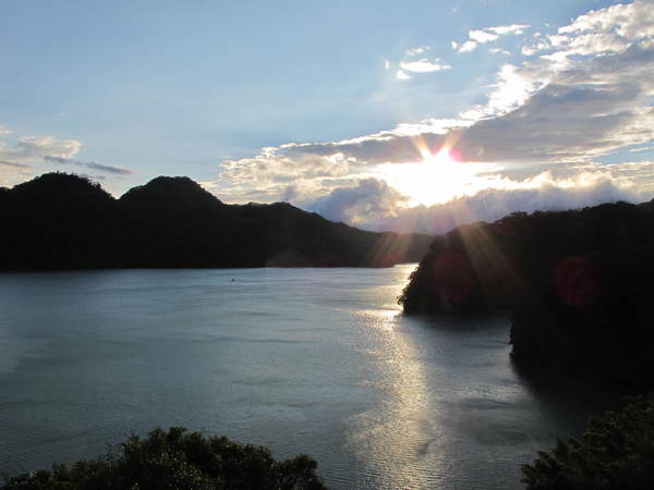 大溪湖畔咖啡：(胖樺食記)桃園大溪湖畔咖啡。世外桃源的人間仙境讓人如癡如醉。