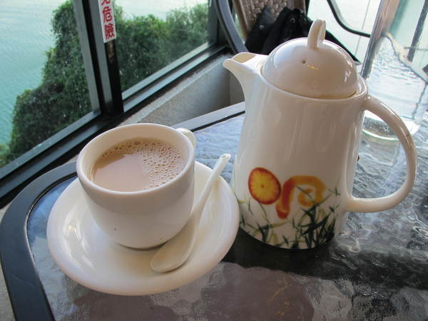 大溪湖畔咖啡:(胖樺食記)桃園大溪湖畔咖啡。世外桃源的人間仙境讓人如癡如醉。