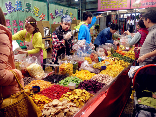 迪化街商圈:【台北市大同區。年貨大街】2016迪化街年貨大街 1/23~2/7開跑囉! 快來試吃 快來體早體驗過年的感覺 如何去 交通跟停車秘笈推薦行程