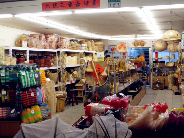 迪化街商圈:【台北市大同區。年貨大街】2016迪化街年貨大街 1/23~2/7開跑囉! 快來試吃 快來體早體驗過年的感覺 如何去 交通跟停車秘笈推薦行程