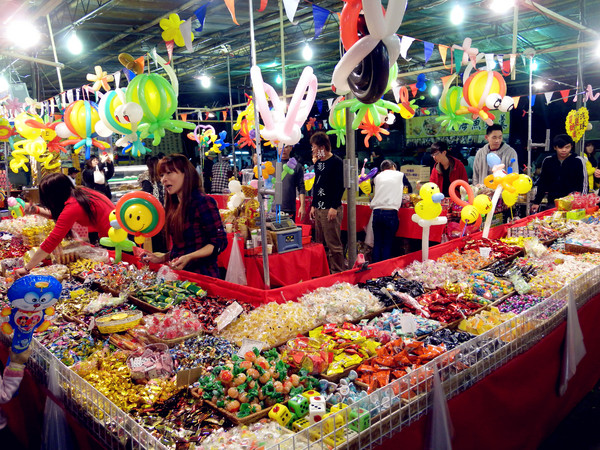 迪化街商圈:【台北市大同區。年貨大街】2016迪化街年貨大街 1/23~2/7開跑囉! 快來試吃 快來體早體驗過年的感覺 如何去 交通跟停車秘笈推薦行程