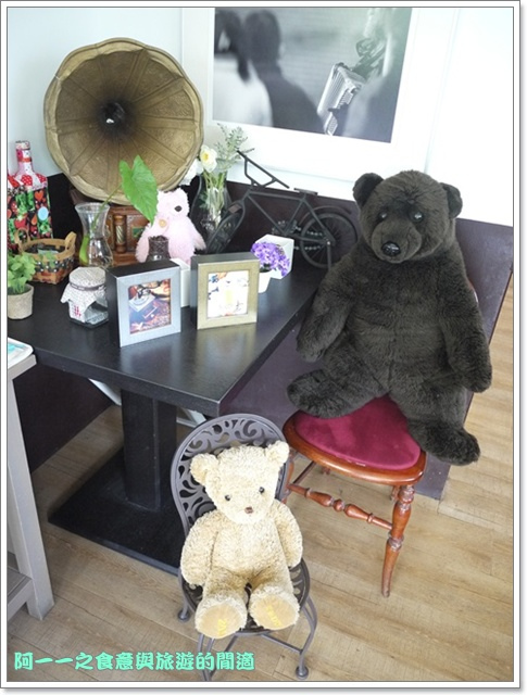 小熊書房：宜蘭冬山 小熊書房(梅花湖總店) 雞腿排&鬆餅～湖景包圍的幸福下午茶